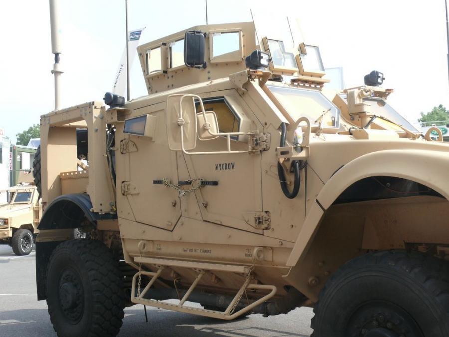 Детали экстерьера Oshkosh M-ATV 2009 года  (фото 38 из 676)